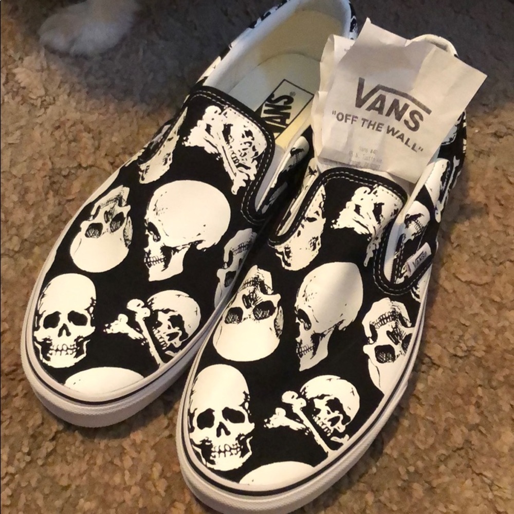 NWT Vans slip-ons - size 10.5 men or 12 women